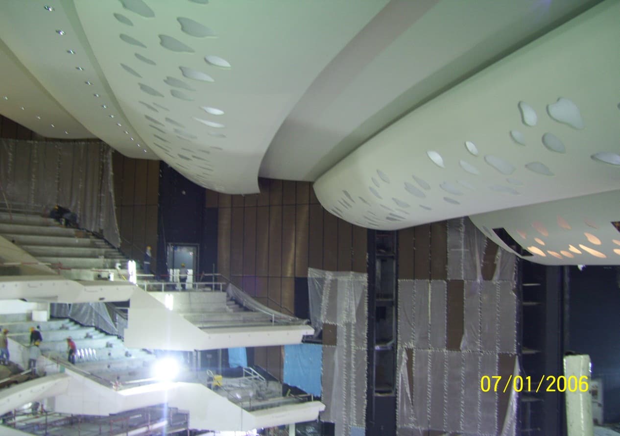 QECC Doha iç mekan, asma tavan